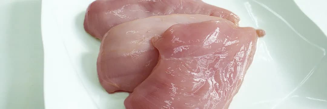 Frango - Peito - prato branco